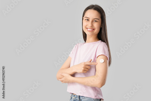 Diabetic young woman pointi...