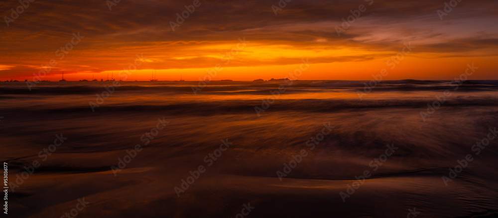 Obraz premium Long Exposure twilight beach panorama with copy space