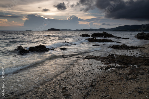 夕暮れの海岸