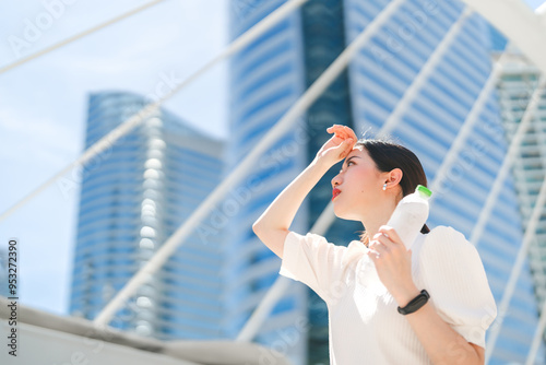 Canvas Print Business woman holding drinking water headache and thirsty heat stroke preventio