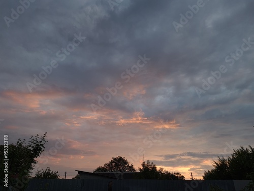 Serene Sunset Sky with Cirrus Clouds: A Perfect Background or Wallpaper
 photo