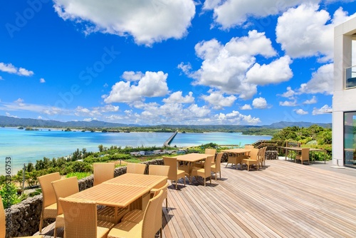 古宇利島、古宇利オーシャンタワーから眺める古宇利大橋