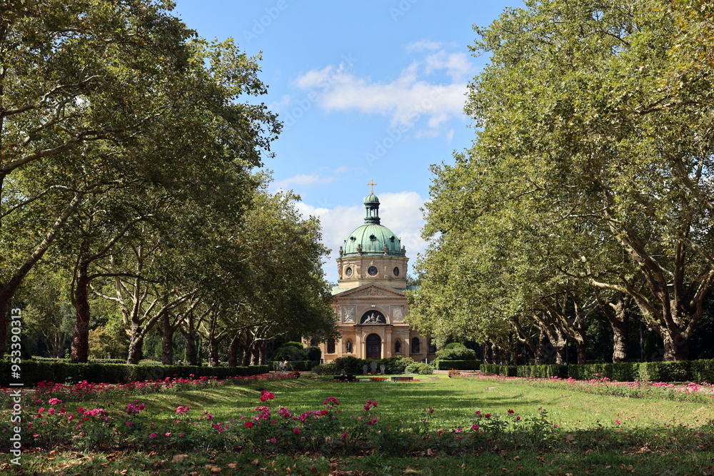 Hauptfriedhof in Freiburg im Sommer Hauptfriedhof in Freiburg im Sommer