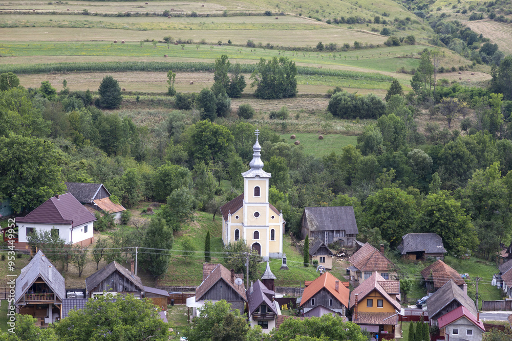 Kleine Kirche in einem Dorf in Siebenbürgen Kleine Kirche in einem Dorf in Siebenbürgen
