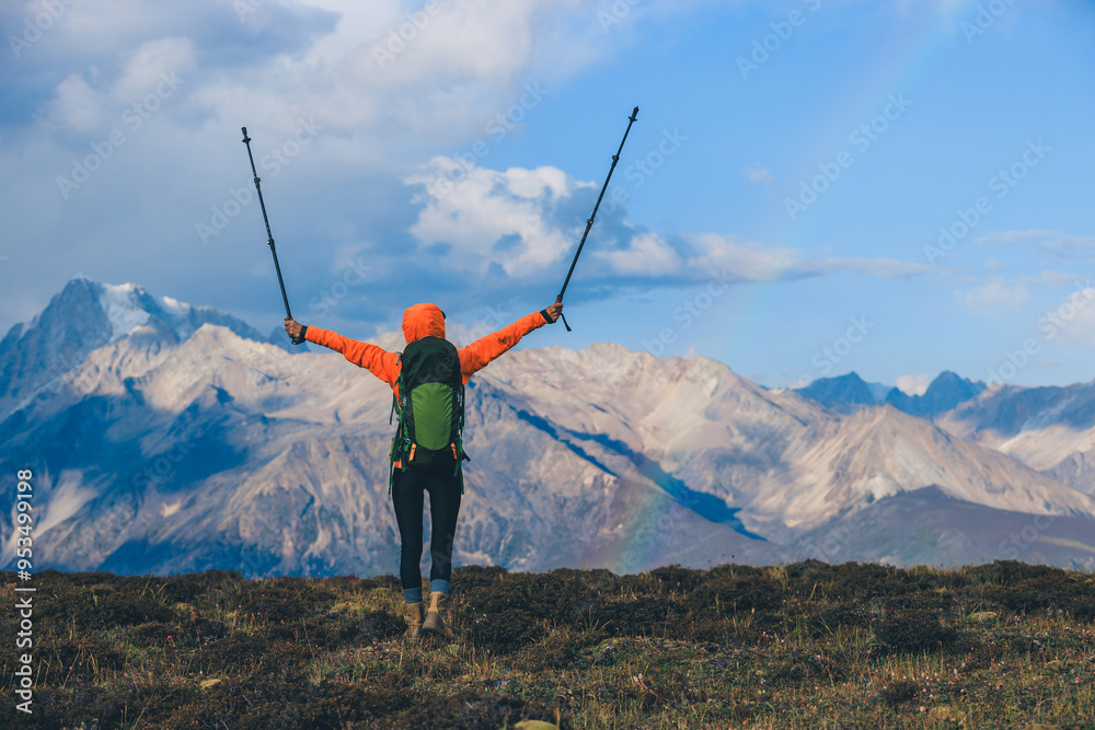 Obraz premium Woman hiking on high altitude mountain top