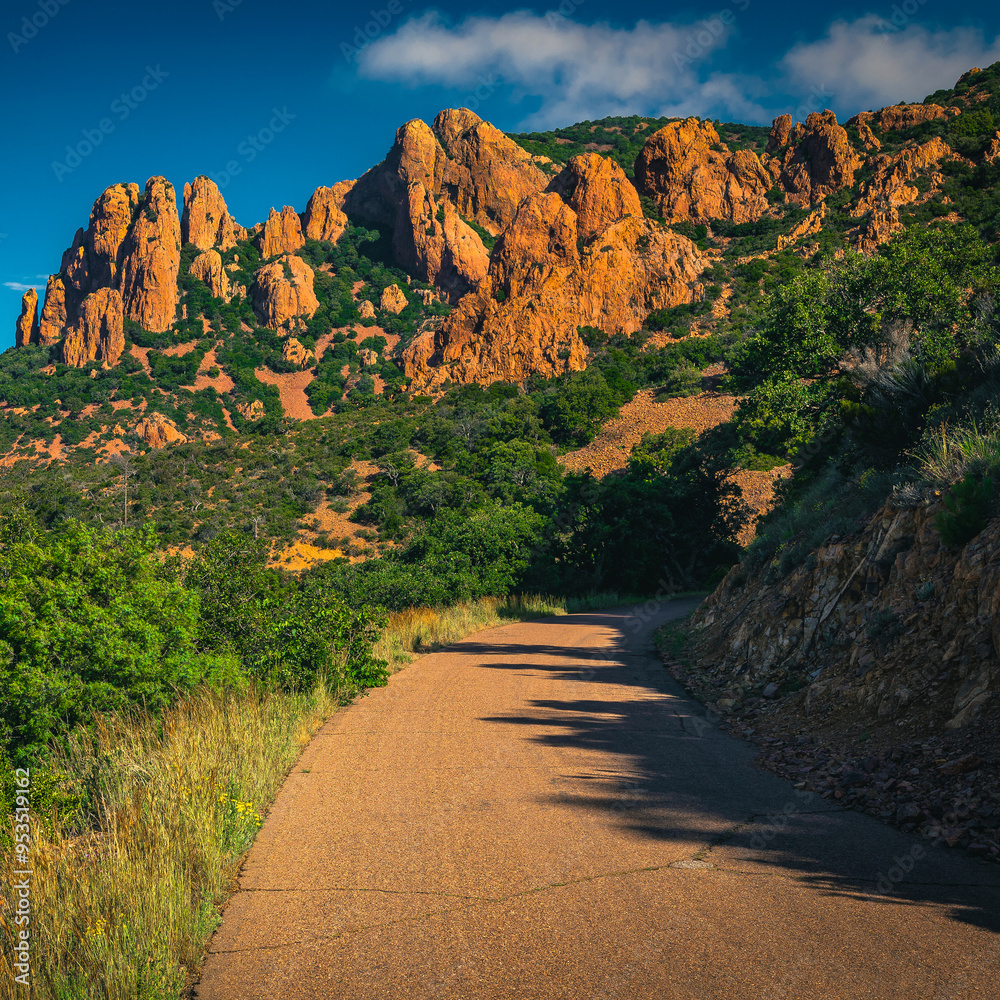 Hiking trail and red rocks in the Esterel massif, France