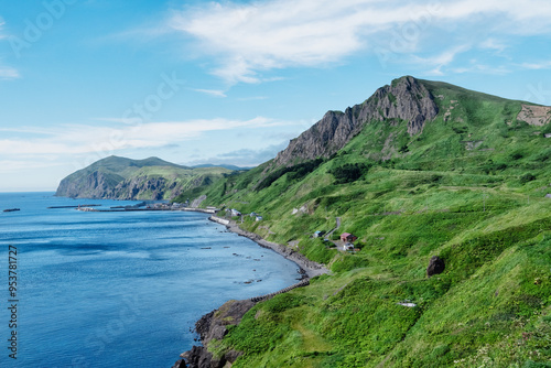 礼文島の海岸線と青い海
