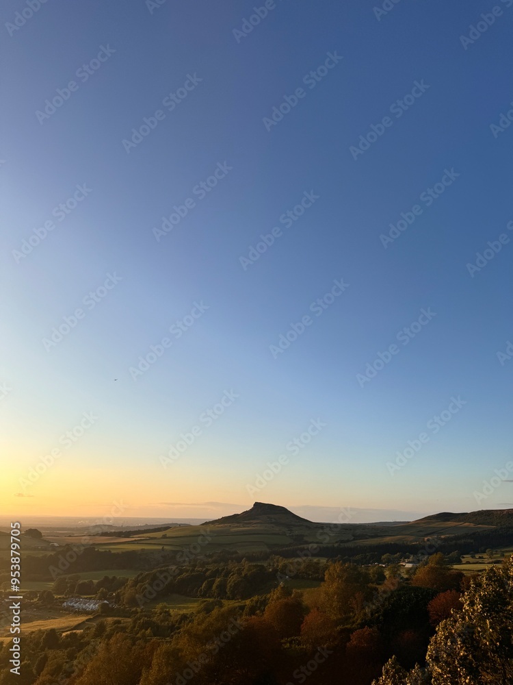 Obraz premium Sunset over cliff