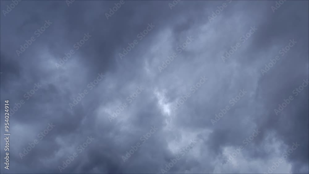 Gray stormy sky that is kind of scary