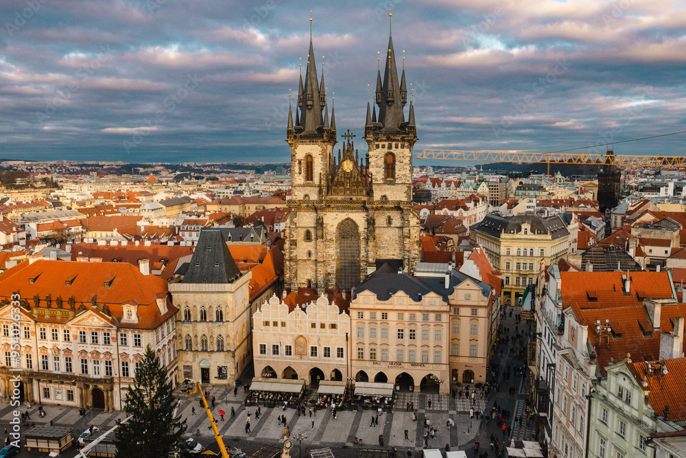 Obraz premium Beautiful winter sunset in Prague