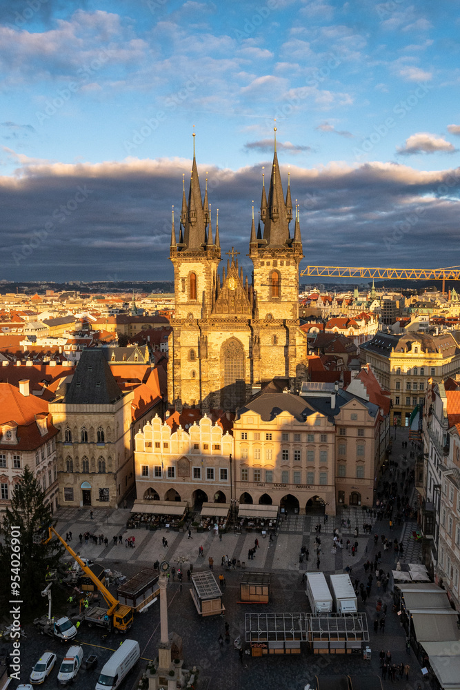 Naklejka premium Beautiful winter sunset in Prague