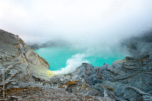 vulkan kawah ijen iauf der insel java