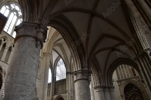 VISTAS DEL INTERIOR DE IGLESIAS