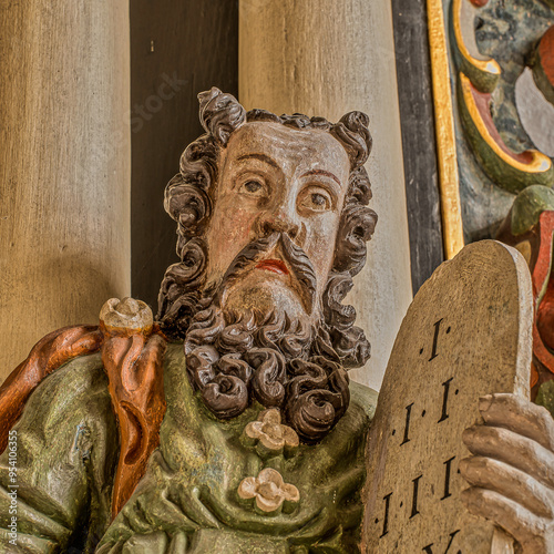 Obraz na płótnie Moses with the ten commandments, a wood carving w salonie