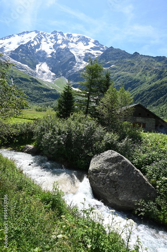 Bergbach mit Domes de Miage photo