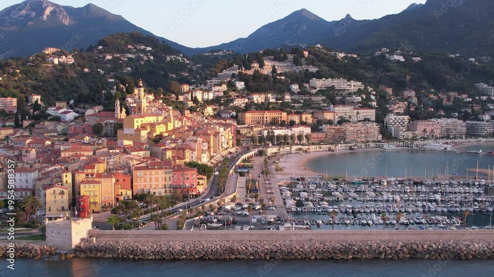 vision panoramique sur la vieille ville de Menton