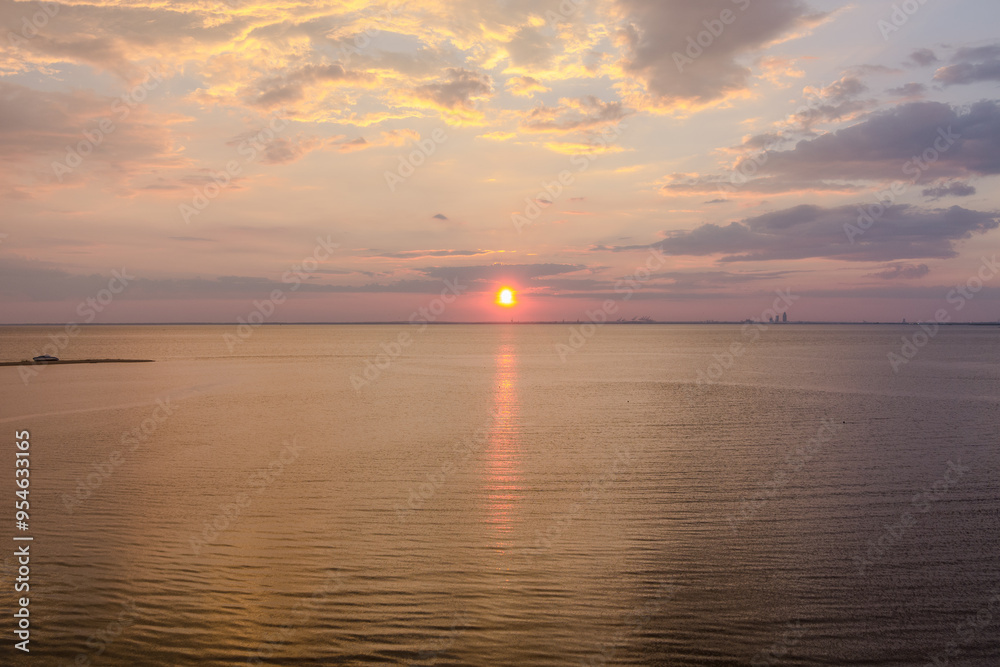 Naklejka premium August sunset at Mobile Bay, Alabama