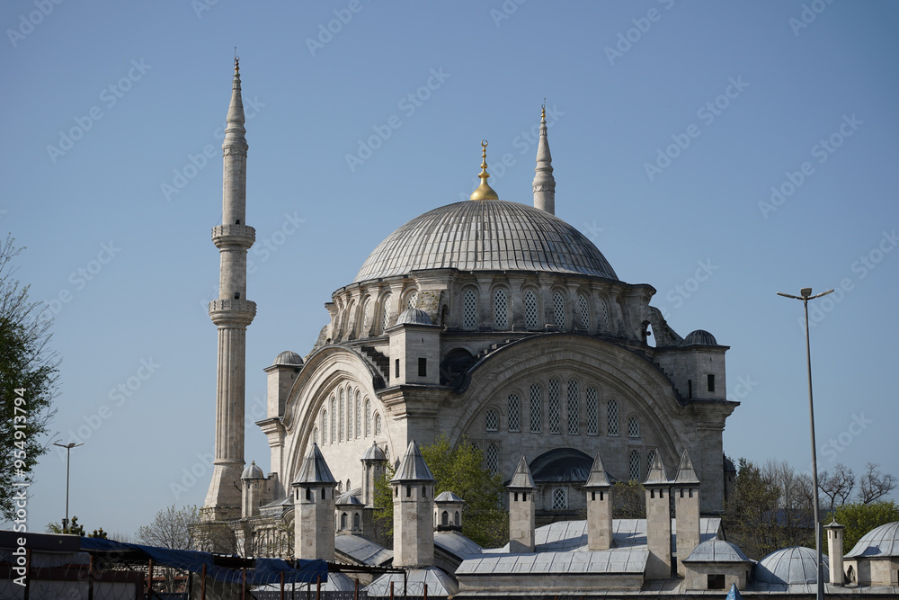 Naklejka premium Nuruosmaniye Mosque in Istanbul, Turkiye