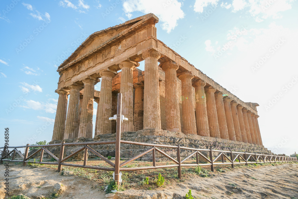 Obraz premium Columns from Valle dei Templi in Agrigento, Sicily, Italy, Europe