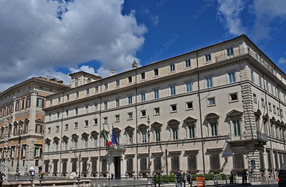 Fototapeta premium Roma, Palazzo Chigi e la fontana di piazza Colonna