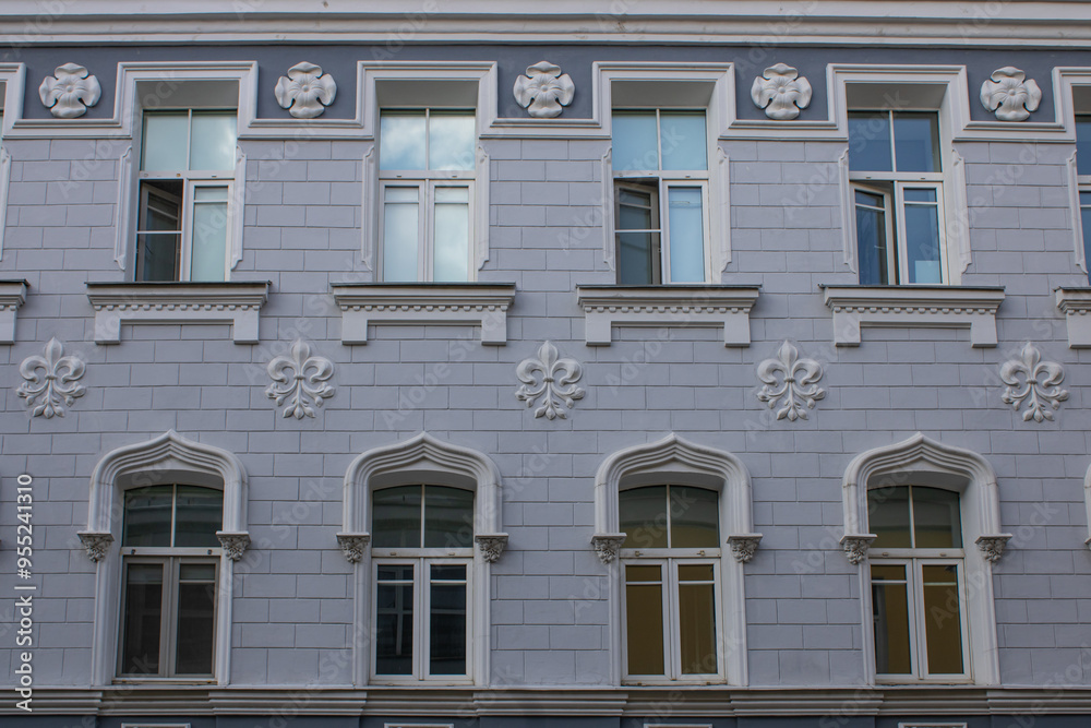 Obraz premium Exploring the Architectural Details of This Historic Buildings Unique Design and Beauty