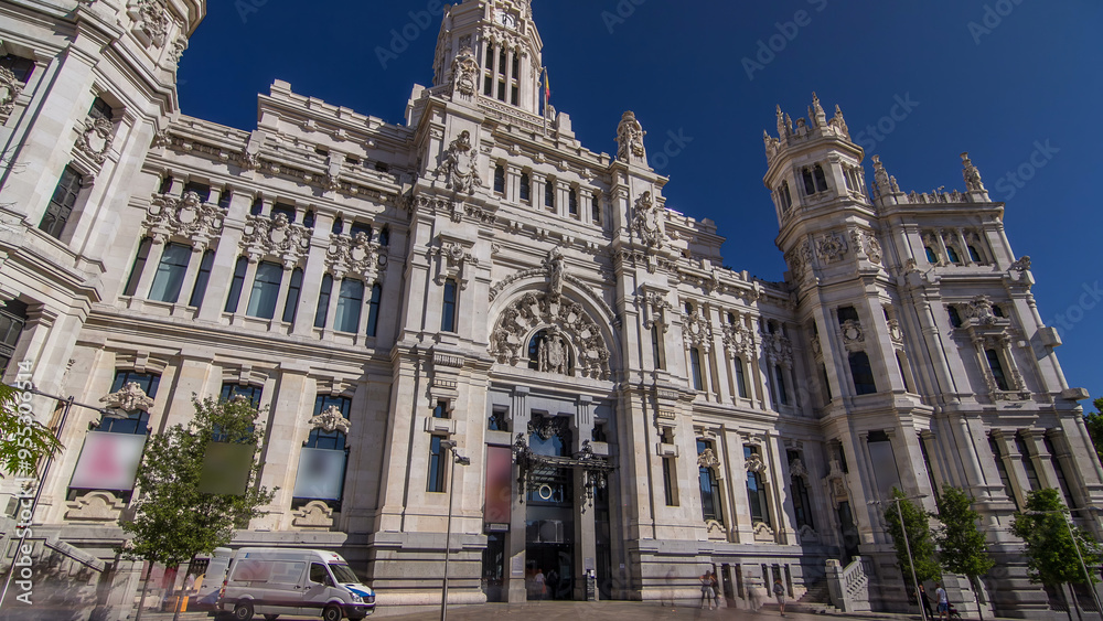 Obraz premium Cibeles Palace timelapse hyperlapse: City Hall of Madrid. In Madrid, Spain