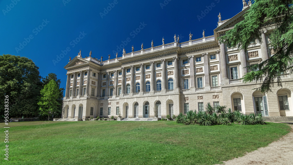 Naklejka premium Galleria d'Arte Moderna timelapse hyperlapse in Milan, Italy, View from Giardini Di Villa Reale Comunale.