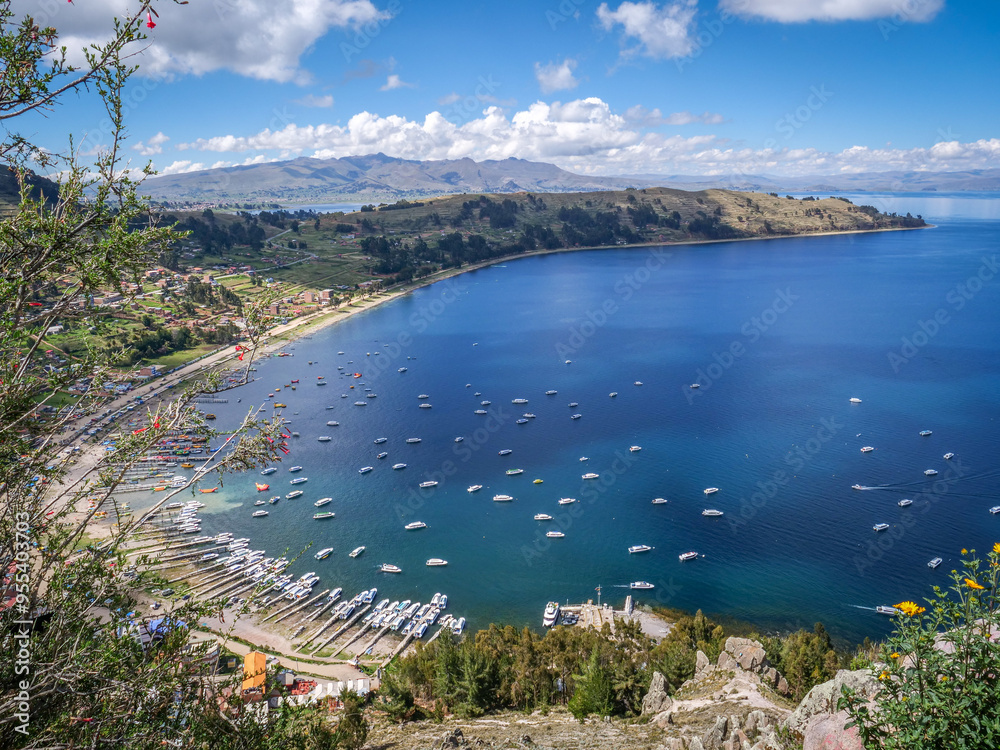 Naklejka premium Vue générale de la ville de Copacabana en Bolivie