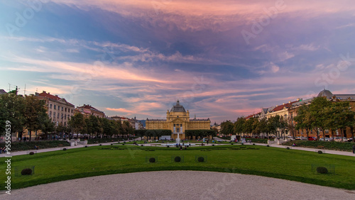 Fotografía Panoramic day to night timelapse view of Art pavilion at King Tomislav square in Zagreb, Croatia