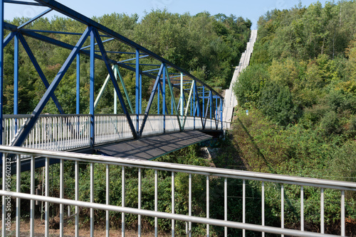 Treppe zum Skulptur Tetraeder, Bottrop auf der Kohlehalde Beckstraße im Bottroper Stadtteil Batenbrock, 31.08.2024 photo