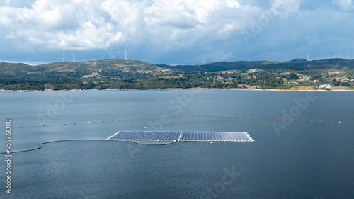 Fotografía Painel fotovoltaico flutuante