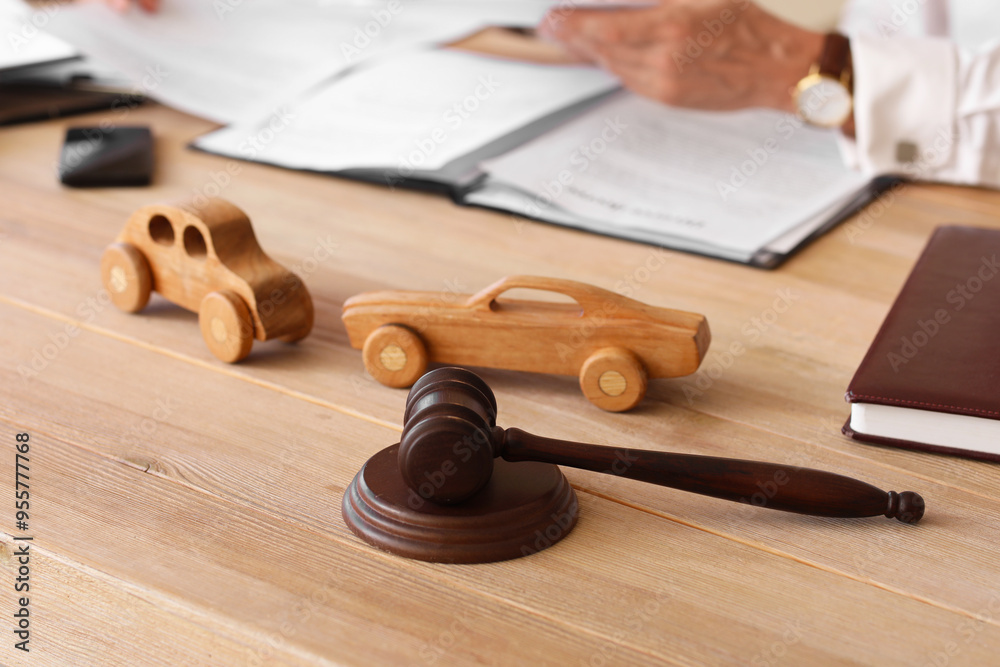 Φωτογραφία Wooden cars with judge's gavel on lawyer's table during meeting in office, close