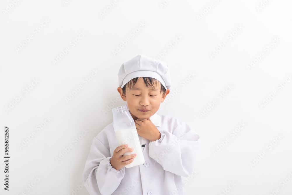 牛乳を飲む男の子 boy drinking milk 牛乳を飲む男の子 boy drinking milk
