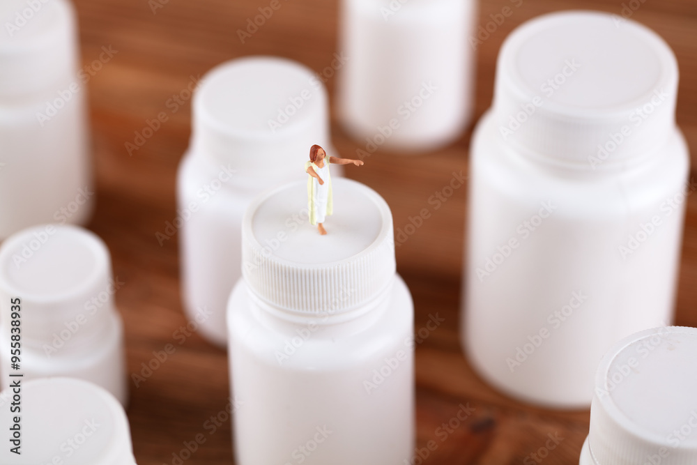 On the medicine bottle of a sleepwalker in the miniature world
