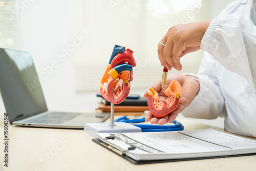 A female doctor works at a desk in the hospital,discussing heart diseases such as coronary artery disease,arrhythmia,heart valve stenosis,heart failure congenital heart disease, emphasizing symptoms