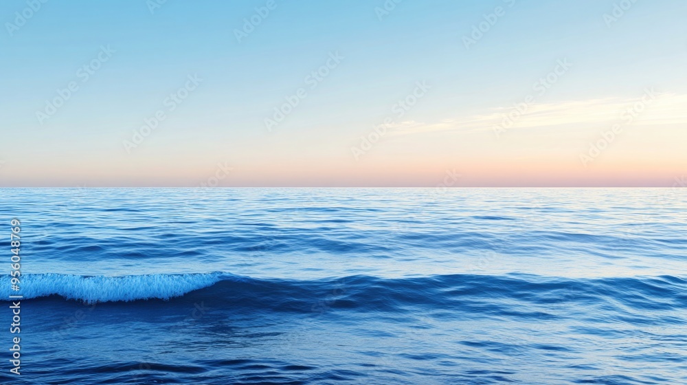 Obraz premium Panorama of sea waves on the background of dawn