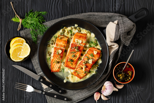 Schilderij op canvas salmon piccata with lemon caper sauce in a pan