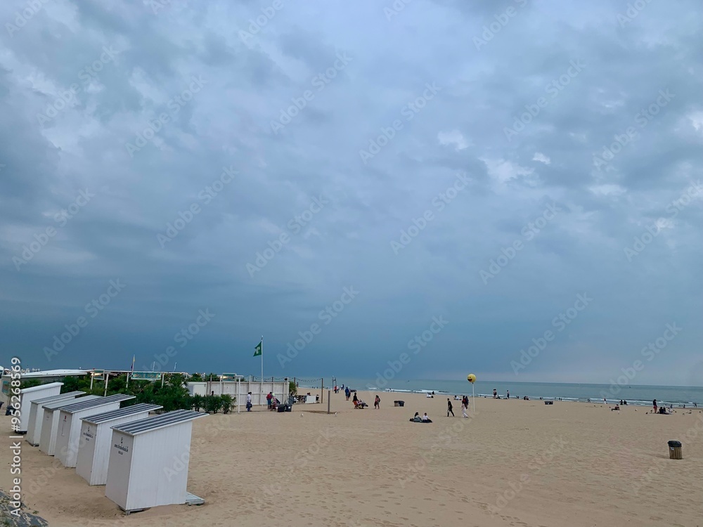 Ciel gris et mer à Ostende en Belgique Ciel gris et mer à Ostende en Belgique