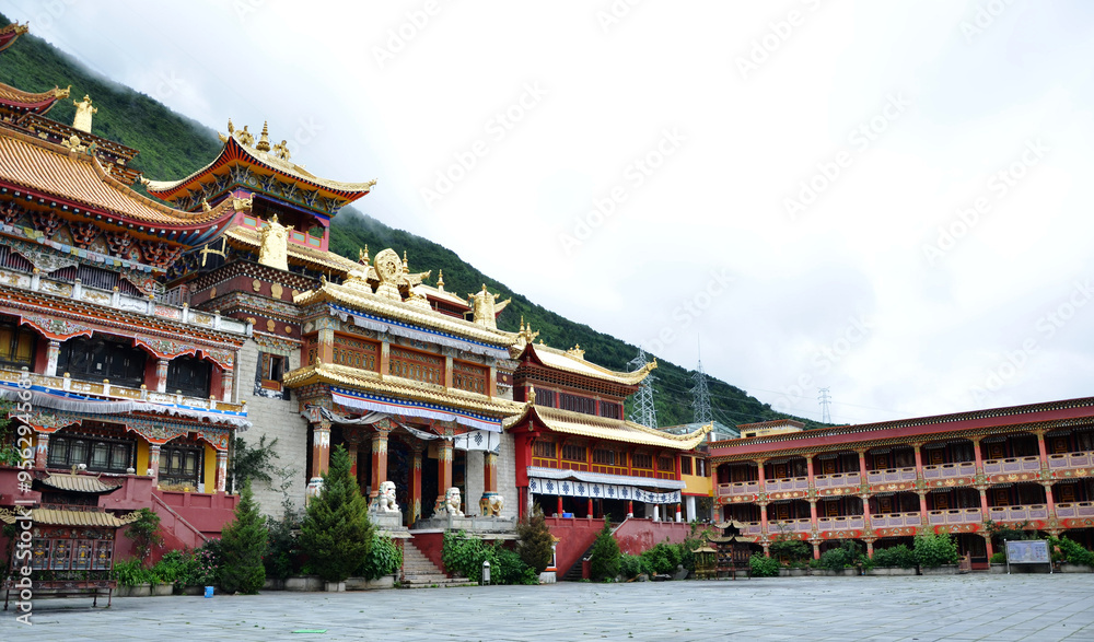 Traditional Architecture of Tibetan Buddhist Temples, Kangding, Sichuan Traditional Architecture of Tibetan Buddhist Temples, Kangding, Sichuan