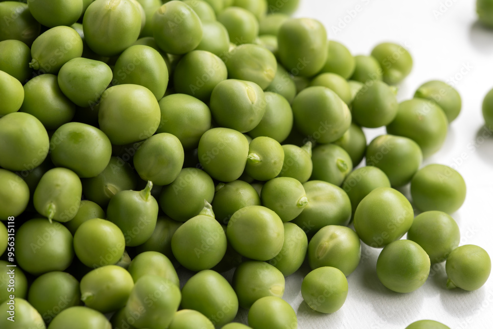 Pisellini primavera freschi, alimentazione biologica vegetariana Pisellini primavera freschi, alimentazione biologica vegetariana