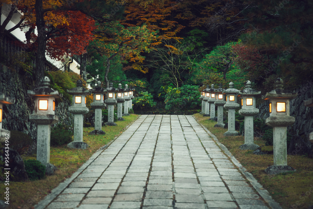 entrono y detalles del pueblo de Koyasan en Japon entrono y detalles del pueblo de Koyasan en Japon