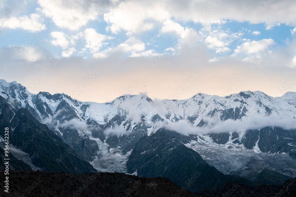 Fototapeta premium Atardecer en el macizo del Nanga Parbat, Pakistán