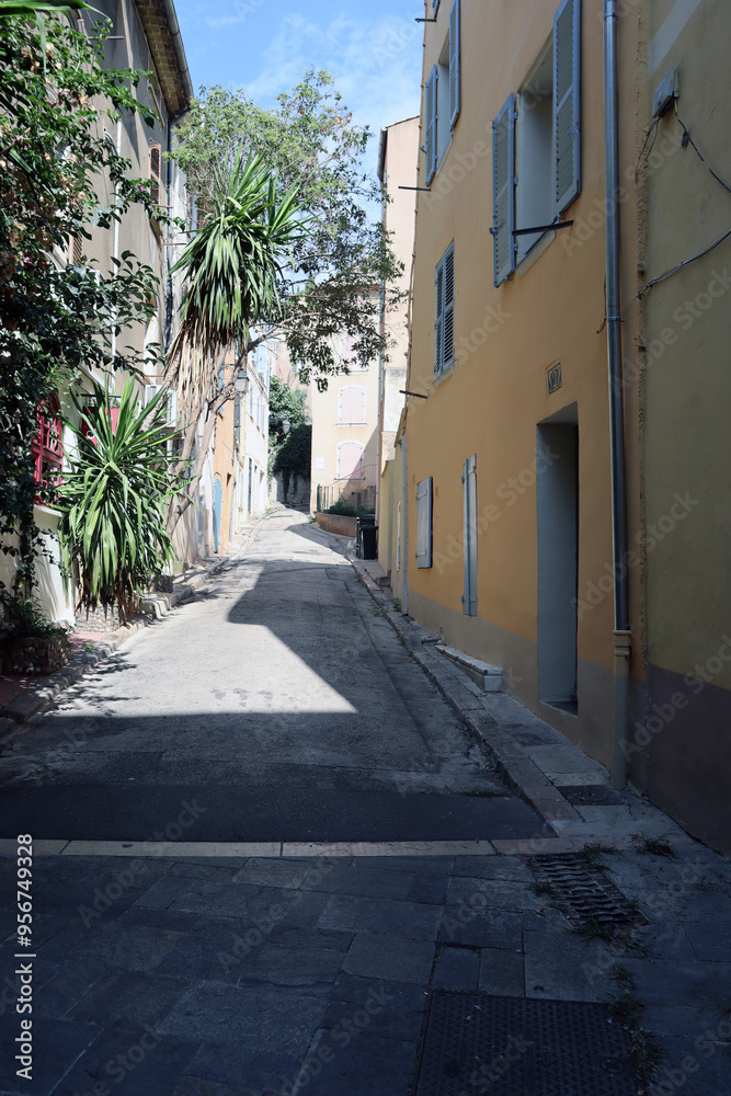 Fototapeta premium Ruelle pavée à Hyères