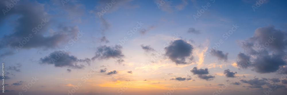 Obraz premium Dramatic panorama sky with cloud on twilight time.