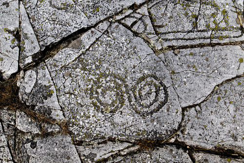 Doppelspirale Petroglyphen - Spiralen Felsenritzungen in Südschweden Skåne aus der Bronzezeit photo