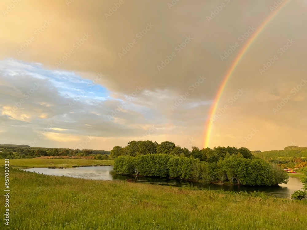 Naklejka premium rainbow over lake
