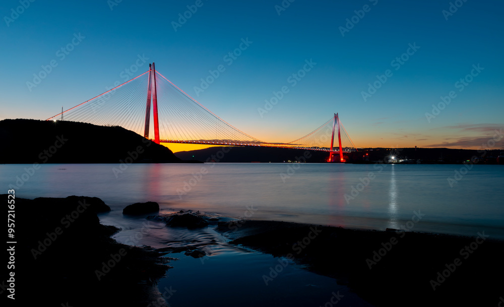 Fototapeta premium Yavuz Sultan Selim Bridge night exposure, İstanbul, Turkey