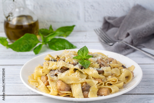 Obraz na płótnie Creamy Alfredo pasta with chicken, mushrooms and parmesan cheese. Healthy Italian food. w salonie