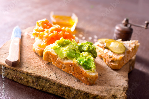 Open sandviches with guacamole, fish and tuna