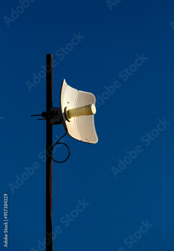 Small parabolic antenna for internet reception